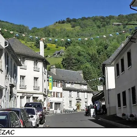 Au Coeur Des Monts Du Cantal