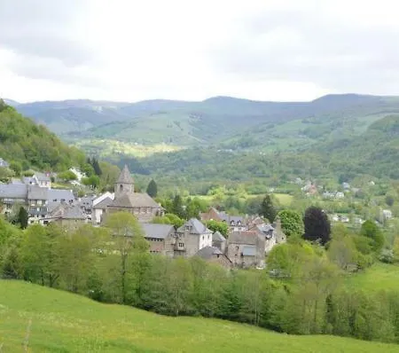 カントリーハウス Au Coeur Des Monts Du Cantal *